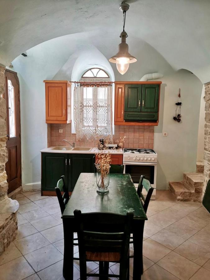 Yi Artistry 1-Bedroom Medieval Holiday House Kalamoti Екстериор снимка