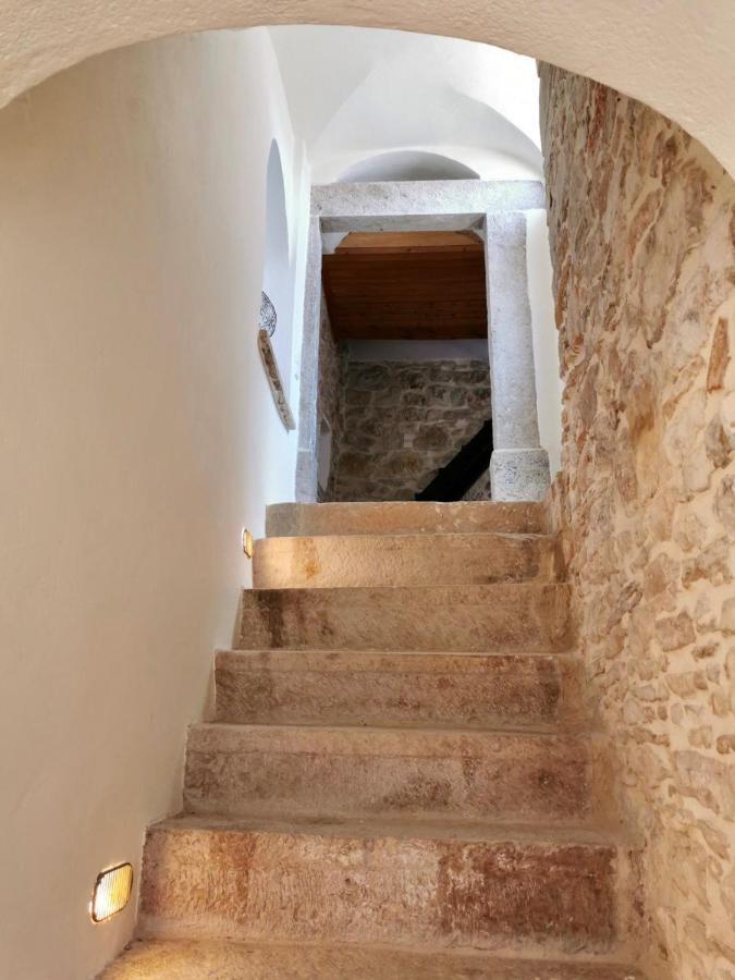Yi Artistry 1-Bedroom Medieval Holiday House Kalamoti Екстериор снимка