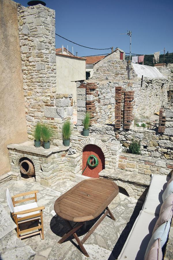 Yi Artistry 1-Bedroom Medieval Holiday House Kalamoti Екстериор снимка