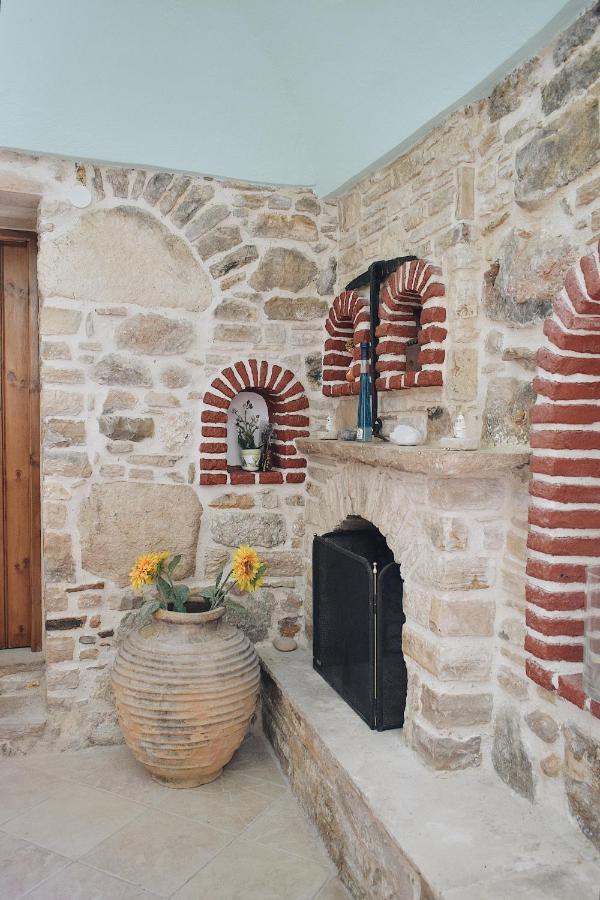 Yi Artistry 1-Bedroom Medieval Holiday House Kalamoti Екстериор снимка