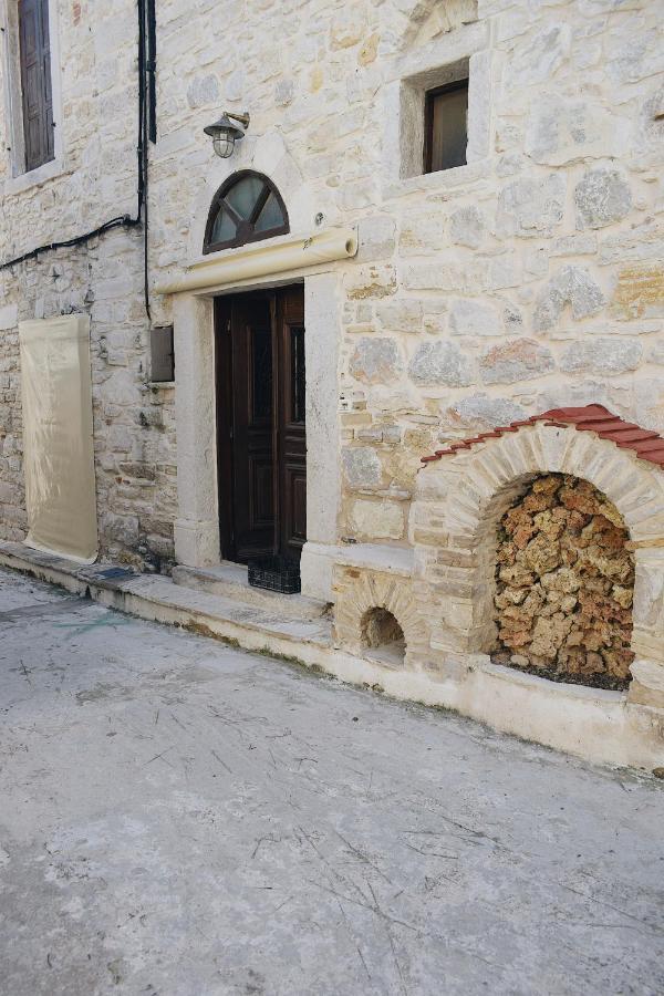 Yi Artistry 1-Bedroom Medieval Holiday House Kalamoti Екстериор снимка