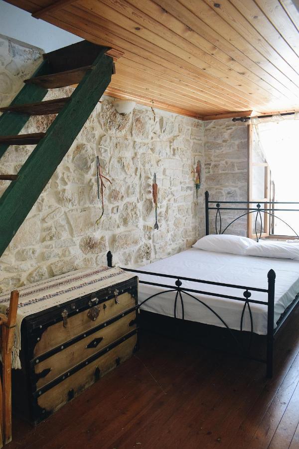 Yi Artistry 1-Bedroom Medieval Holiday House Kalamoti Екстериор снимка