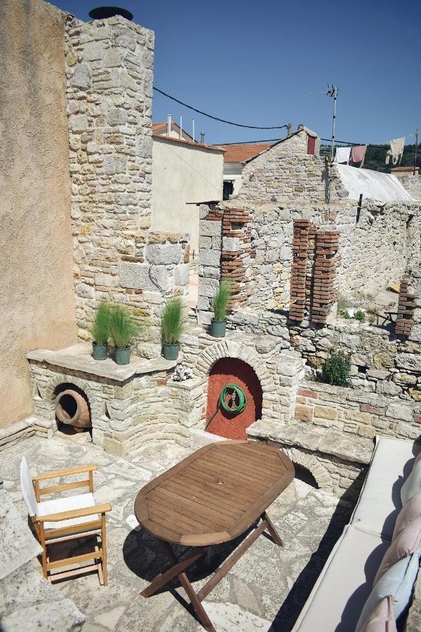 Yi Artistry 1-Bedroom Medieval Holiday House Kalamoti Екстериор снимка