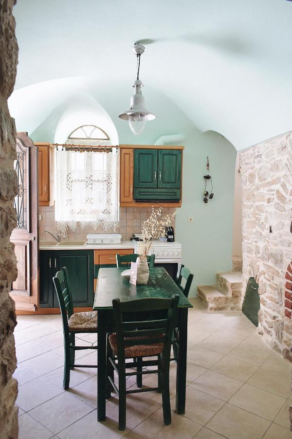 Yi Artistry 1-Bedroom Medieval Holiday House Kalamoti Екстериор снимка