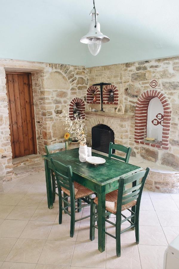 Yi Artistry 1-Bedroom Medieval Holiday House Kalamoti Екстериор снимка