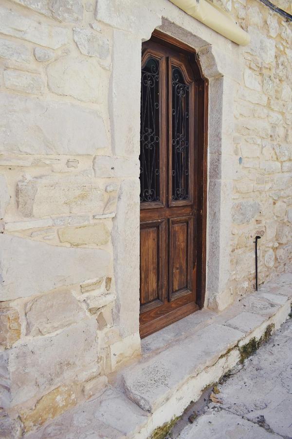 Yi Artistry 1-Bedroom Medieval Holiday House Kalamoti Екстериор снимка