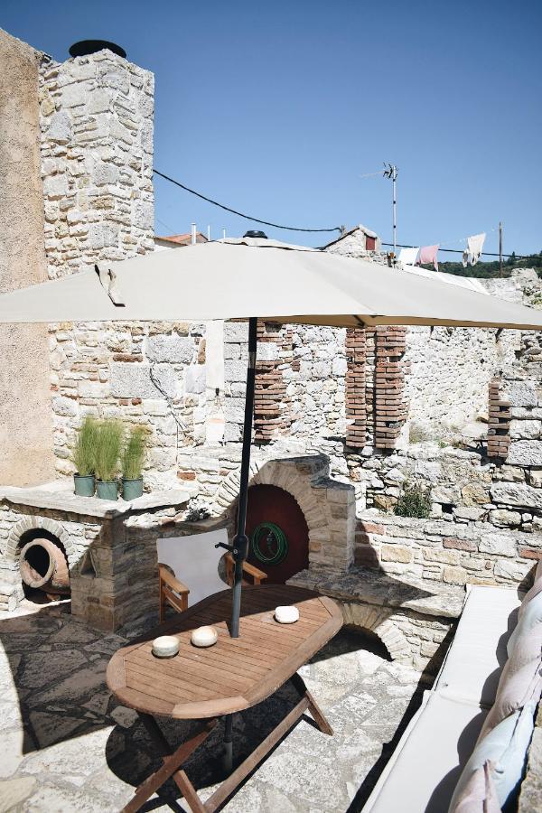 Yi Artistry 1-Bedroom Medieval Holiday House Kalamoti Екстериор снимка