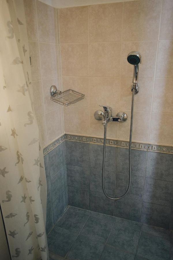 Yi Artistry 1-Bedroom Medieval Holiday House Kalamoti Екстериор снимка